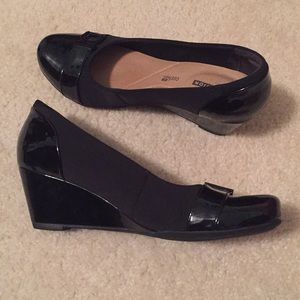 Black wedge wide width